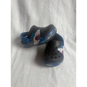 Crocs little kid size c 6 blue light up shark shoes